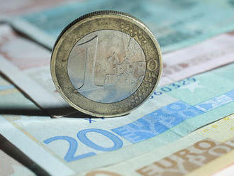 Euro na Slovensku uspelo, českú korunu však nezahanbilo