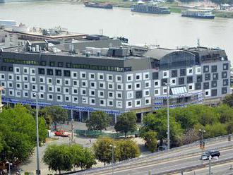 S fasádou hotela Danube nezmôže nič mestská časť ani pamiatkari