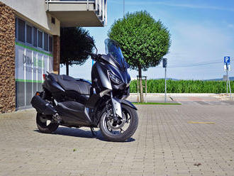 Test Yamaha XMAX 300 Iron Max: Známy skúter z mestských ulíc