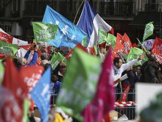 Desaťtísíce ľudí v Paríži protestovali proti návrhu zákona o umelom oplodnení