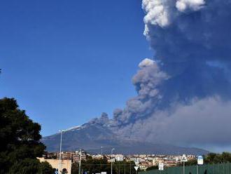 Erupcie sopky Etna spôsobili obmedzenia v leteckej doprave