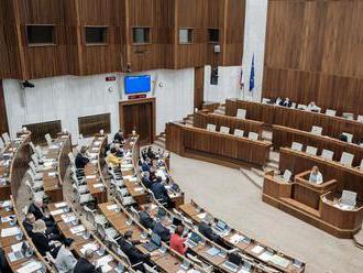 Reforma nemocníc je v Smere otvorená, väčšina opozície ju podporuje