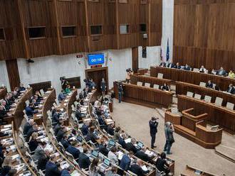 Politici už vedú kampaň na úkor žien