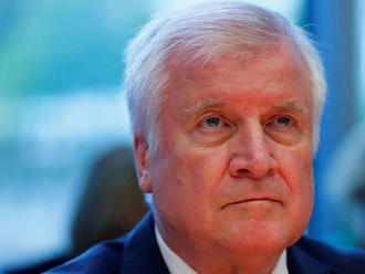 Seehofer: Dublinský systém zlyhal, migrantov treba vracať z vonkajších hraníc EÚ