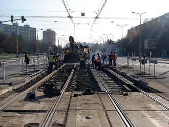 Prvú etapu prác na karloveskej radiále opäť nestihnú: Mesto avizuje státisícové sankcie