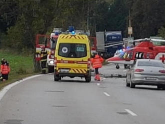 PRÁVE TERAZ Čierny utorok na cestách: FOTO Pri Ilave vyhasol ďalší život, úsek je neprejazdný