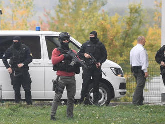 AKTUÁLNE Obvineného v prípade vraždy Kuciaka priviezli do Pezinka: FOTO Chce sa dohodnúť