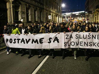 Kauza Gorila zmobilizovala tisícky Slovákov: Protestné pochody žiadajú odstúpenie jej aktérov