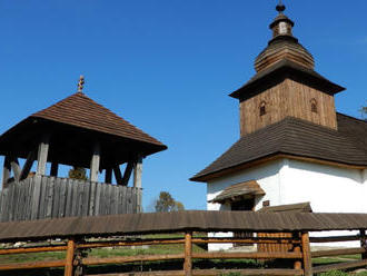 Drevený chrám v Kalnej Roztoke - jediná národná kultúrna pamiatka s kožuchom