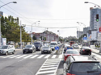 Doprava v hlavnom meste je spomalená: Na týchto miestach sa zdržíte!