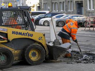 Trať v úseku Molecova - obratisko Karlova Ves ešte len budú testovať