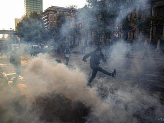 Prezident Čile: Polícia pri potláčaní protestov porušila pravidlá