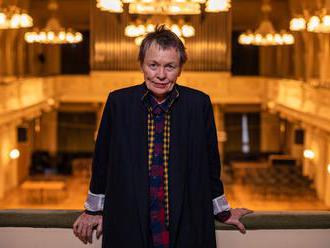 Laurie Anderson: Temné stránky světa nezmizí. My si ale život máme užít, ne trpět