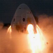 SpaceX otestovala nouzové motory Dragonu, zelenou ještě nemá