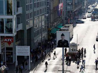 Berlín zakázal 'amerických vojakov' na lokalite Checkpoint Charlie