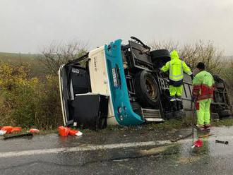 Stav pacientov po nehode autobusu sa nezmenil