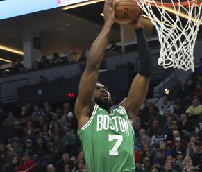 NBA: V noci hviezdili Jaylen Brown a Jason Tatum