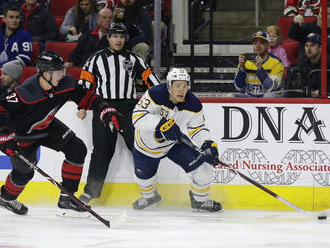 NHL: Buffalo bude tri až štyri týždne bez zraneného Skinnera