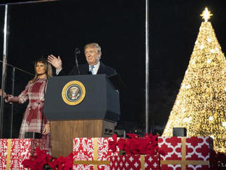 Trump s manželkou rozvietili svetlá na národnom vianočnom strome