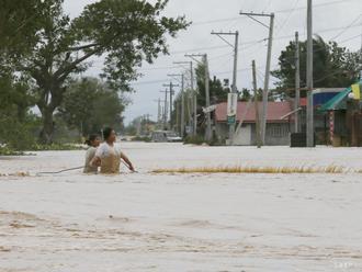 Tajfún Phanfone si na Filipínach vyžiadal najmenej 16 obetí