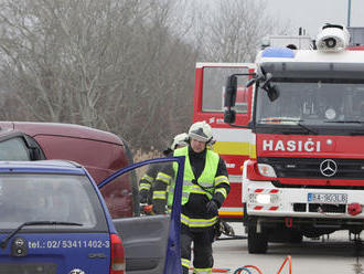 Pri požiari auta v Zlatom našli zhorené telo muža