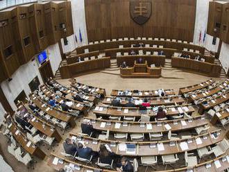 O rozpočte rokuje parlament rýchlo, vystúpia poslední prihlásení poslanci