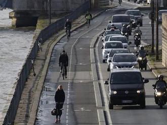 Vo Francúzsku pokračujú veľké protesty proti dôchodkovej reforme