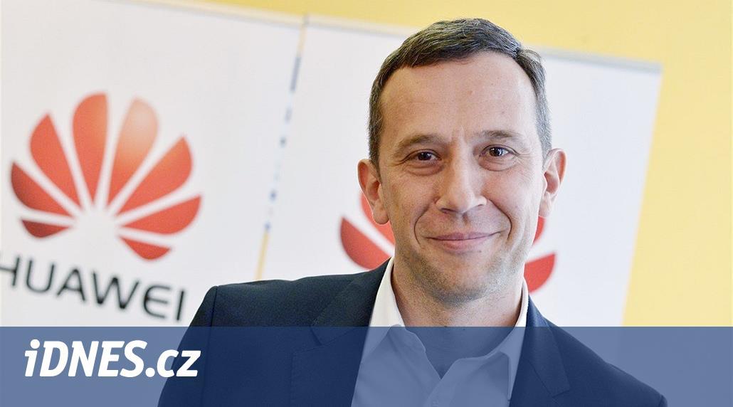 Rozstřel s šéfem Huawei Česko. Od 14:00 odpovídá Radoslaw Kedzia