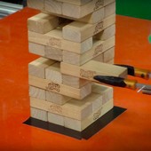 Video: Robot sebejistě vytahuje dřevěné hranolky ve hře Jenga