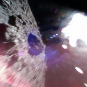 Hayabusa-2 se úspěšně dotkla asteroidu Ryugu a sebrala vzorky