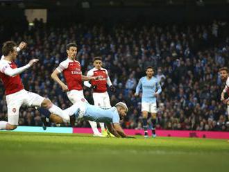 Video: Agüero hetrikom zostrelil Arsenal, o triumfe ManUtd rozhodol Rashford