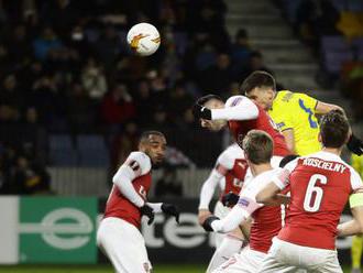 Video: Arsenal v Európskej lige zakopol s BATE Borisov, Škriniarov Inter tesne uspel vo Viedni