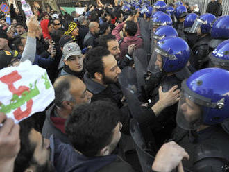 Tisíce ľudí v Alžírsku  protestovali voči kandidatúre Butefliku