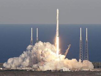 Nová loď spoločnosti SpaceX sa úspešne spojila s vesmírnou stanicou