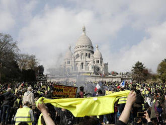 Na protesty žltých viest prišlo viac ľudí, okrem Paríža