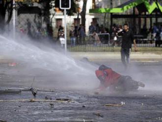 Marocká polícia použila proti protestujúcim učiteľom vodné delá