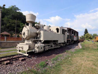 Pri vykoľajení historickej lokomotívy sa v ČR zranil jeden človek