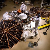 InSight je zaseknutý a NASA hledá řešení pomocí dvojníka