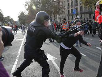 Stovky novinárov v Chorvátsku protestujú proti obmedzovaniu slobody tlače