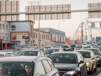 Prázdniny sa skončili, Bratislava už čelí zápcham