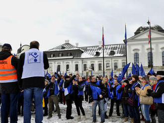 Tisíc eur v čistom. To je pre odbory suma pre bezproblémový život