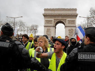 Francúzske hnutie žltých viest pokračuje v protestoch i stretoch s políciou