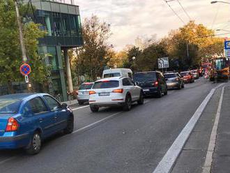 Vodiči, majte sa na pozore: VIDEO Pri vjazde do centra Bratislavy vás čakajú kolóny