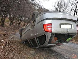 FOTO S autom skončil na streche, nafúkal vyše dvoch promile: Polícia však odhalila aj niečo iné