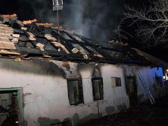 FOTO Nočný požiar domu v Hornej Seči: Hrozný nález hasičov, v ruinách našli obhorené telo