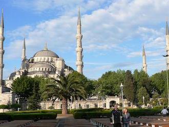 Šest minaretů istanbulské Modré mešity hluboce pobouřilo vyznavače islámu