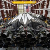 Falcon Heavy bude zítra startovat v prvním komerčním letu