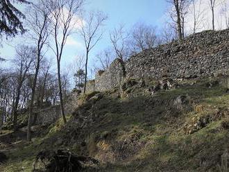 Unikátní dvojhrad Skála byl jedním z prvních, který ostřelovali „puškou velikou“