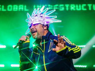 Recenze: Na Jamiroquai se v Praze skvěle tančilo, zpěvákovi na hlavě svítil luskoun