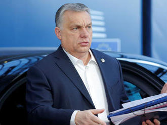 Orbánov Fidesz opustí Európsku ľudovú stranu, vyhlásila Krampová-Karrenbauerová